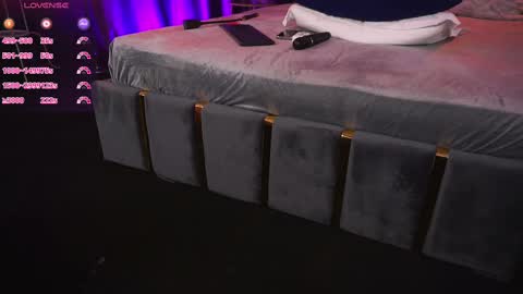 Snapshot of hotdesy_ chatting on 09.26.25 Mistress online show from 09.26.25