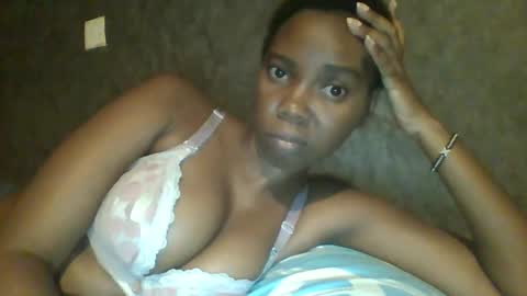 Snapshot of hotgodees chatting on 02.11.25 Queen online show from 02.11.25