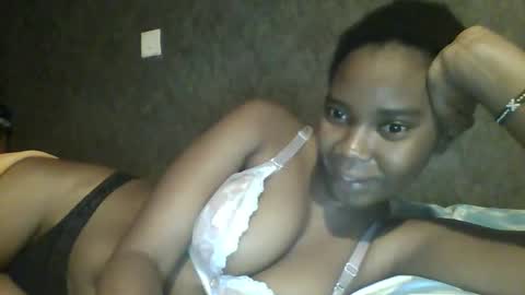 Snapshot of hotgodees chatting on 02.12.25 Queen online show from 02.12.25