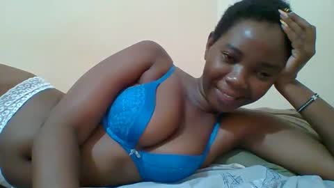 Snapshot of hotgodees chatting on 03.11.25 Queen online show from 03.11.25