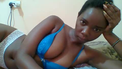 Snapshot of hotgodees chatting on 03.11.25 Queen online show from 03.11.25