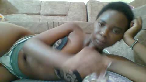 Snapshot of hotgodees chatting on 03.11.25 Queen online show from 03.11.25