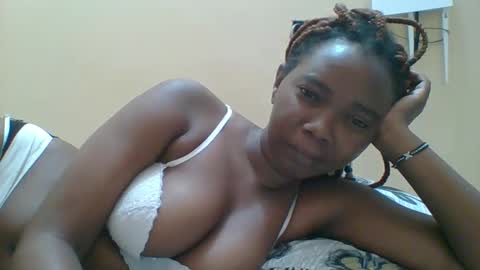 Snapshot of hotgodees chatting on 11.06.25 Queen online show from 11.06.25