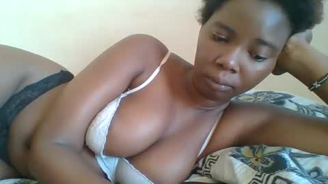 Snapshot of hotgodees chatting on 11.16.25 Queen online show from 11.16.25