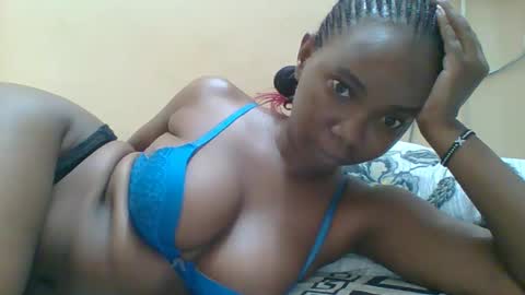 Snapshot of hotgodees chatting on 11.17.25 Queen online show from 11.17.25