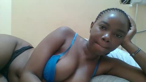 Snapshot of hotgodees chatting on 11.18.25 Queen online show from 11.18.25