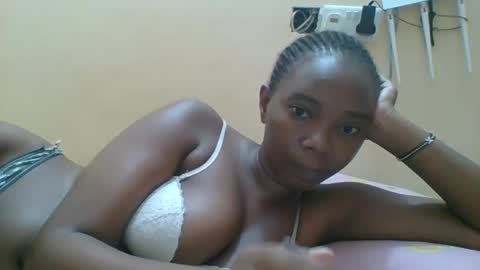 Snapshot of hotgodees chatting on 11.27.25 Queen online show from 11.27.25