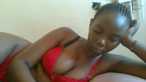 Snapshot of hotgodees chatting on 11.28.25 Queen online show from 11.28.25