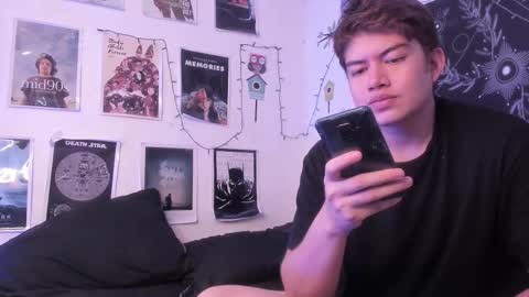 Snapshot of hothoneychile chatting on 10.28.25 Sam and Nico online show from 10.28.25