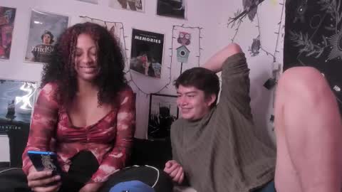 Snapshot of hothoneychile chatting on 11.14.25 Sam and Nico online show from 11.14.25