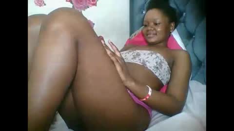 Snapshot of hotjeylee chatting on 09.21.25 LOYCE online show from 09.21.25