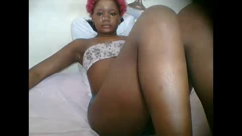 Snapshot of hotjeylee chatting on 10.06.25 LOYCE online show from 10.06.25