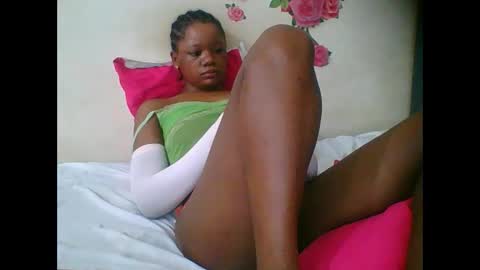 Snapshot of hotjeylee chatting on 11.05.25 LOYCE online show from 11.05.25