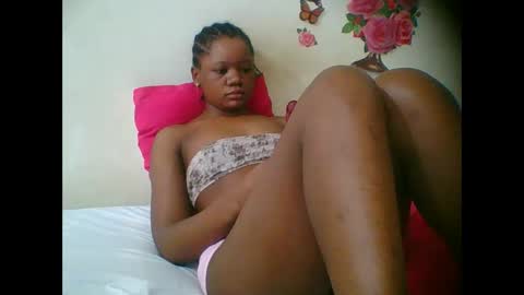 Snapshot of hotjeylee chatting on 11.06.25 LOYCE online show from 11.06.25