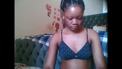 Snapshot of hotjeylee chatting on 11.08.25 LOYCE online show from 11.08.25