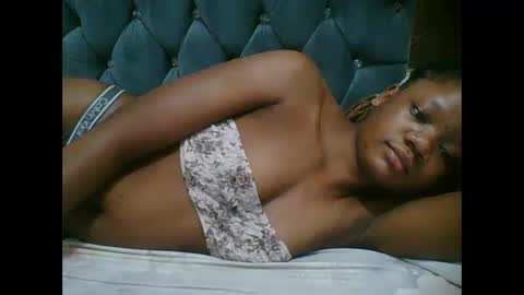 Snapshot of hotjeylee chatting on 11.09.25 LOYCE online show from 11.09.25