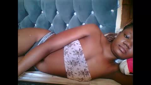 Snapshot of hotjeylee chatting on 11.10.25 LOYCE online show from 11.10.25