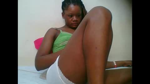 Snapshot of hotjeylee chatting on 11.12.25 LOYCE online show from 11.12.25