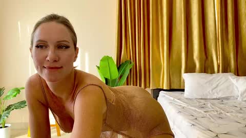 Kate  stream  1200 pm -800 pm UTC 7 online show from 12.08.24