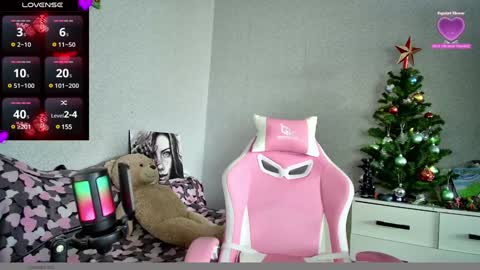 Snapshot of hotkleoo chatting on 12.25.24 MistressM online show from 12.25.24