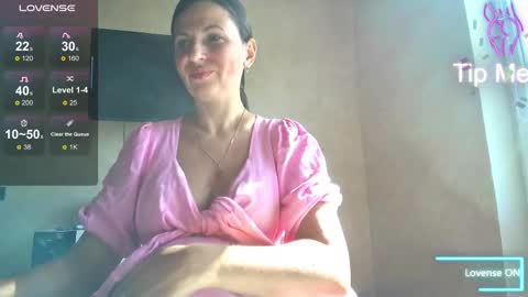 Snapshot of hotkleoo chatting on 10.01.25 MistressM online show from 10.01.25