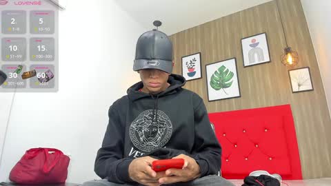 Hotkoljei online show from 12.10.24