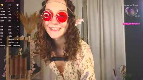 Snapshot of hotlaracroft chatting on 12.01.25 Allison online show from 12.01.25