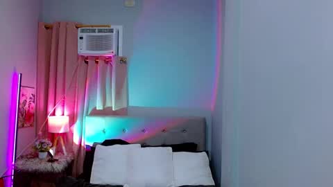 Layla online show from 12.15.24