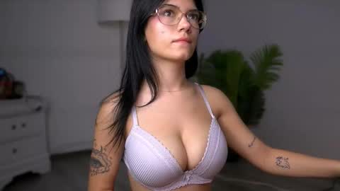 Snapshot of hotmollyx chatting on 11.06.25 Molly online show from 11.06.25