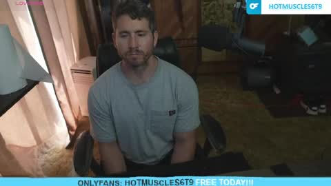 Snapshot of hotmuscles6t9 chatting on 05.11.26 hotmuscles6t9 online show from 05.11.26
