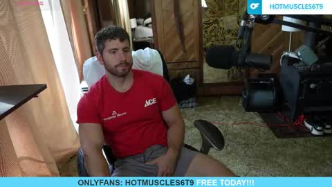 Snapshot of hotmuscles6t9 chatting on 05.14.26 hotmuscles6t9 online show from 05.14.26