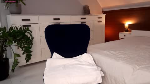 Mola online show from 12.18.24