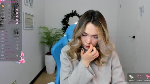 Snapshot of hottease_pvt chatting on 12.13.24 hello Im Eva online show from 12.13.24