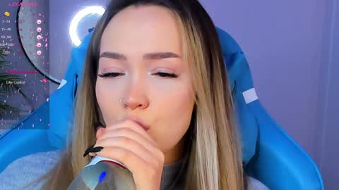 Snapshot of hottease_pvt chatting on 01.05.25 hello Im Eva online show from 01.05.25