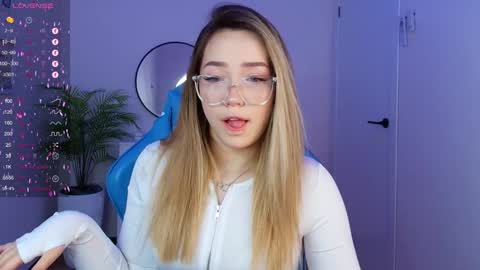 Snapshot of hottease_pvt chatting on 01.26.25 hello Im Eva online show from 01.26.25