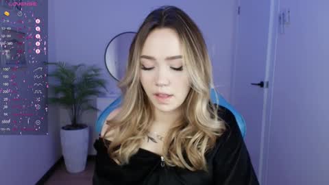 Snapshot of hottease_pvt chatting on 01.28.25 hello Im Eva online show from 01.28.25