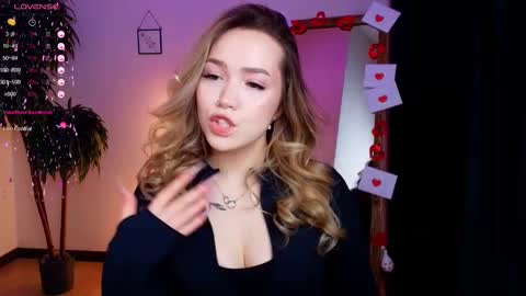 Snapshot of hottease_pvt chatting on 02.12.25 hello Im Eva online show from 02.12.25