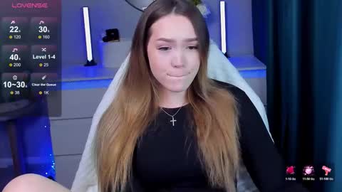 Snapshot of hottease_pvt chatting on 10.19.25 hello Im Eva online show from 10.19.25