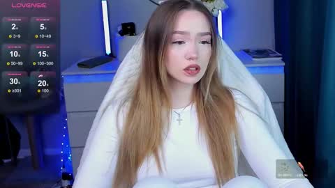 Snapshot of hottease_pvt chatting on 10.26.25 hello Im Eva online show from 10.26.25