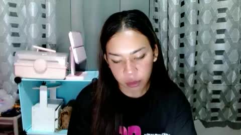 Snapshot of hottescum_intheworld chatting on 10.19.25 nika  online show from 10.19.25