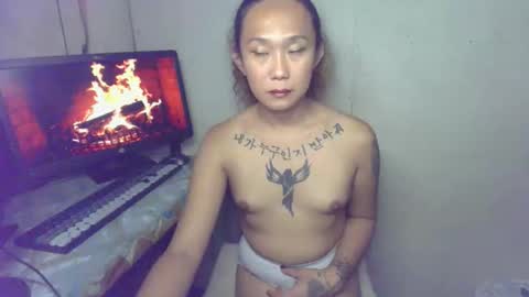 Snapshot of hottestkera69 chatting on 10.27.25 kera online show from 10.27.25