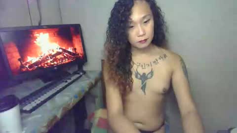 Snapshot of hottestkera69 chatting on 10.28.25 kera online show from 10.28.25