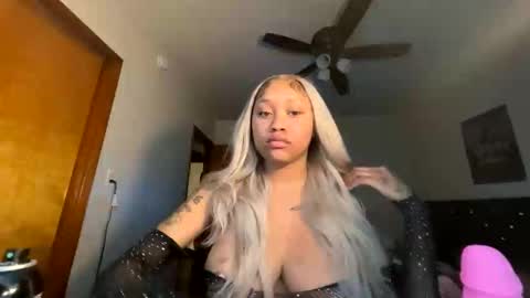 Snapshot of hottie940534 chatting on 12.14.25 hottie940534 online show from 12.14.25