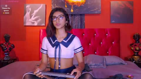 Veronica independent model online show from 04.10.26