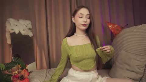 Snapshot of hottpeachh chatting on 10.31.25 hottpeachh online show from 10.31.25