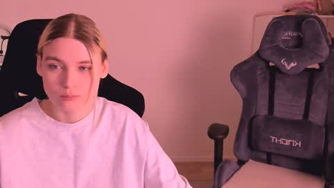 Nessie and Jessie online show from 01.03.25