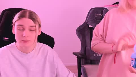 Nessie and Jessie online show from 01.04.25