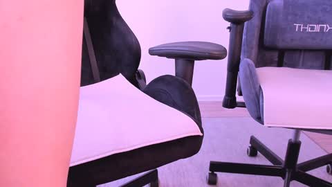 Nessie and Jessie online show from 01.13.25