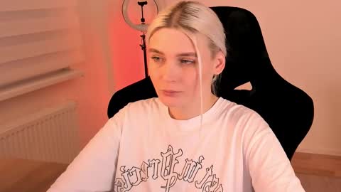 Nessie and Jessie online show from 02.22.25