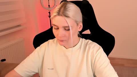 Nessie and Jessie online show from 02.23.25